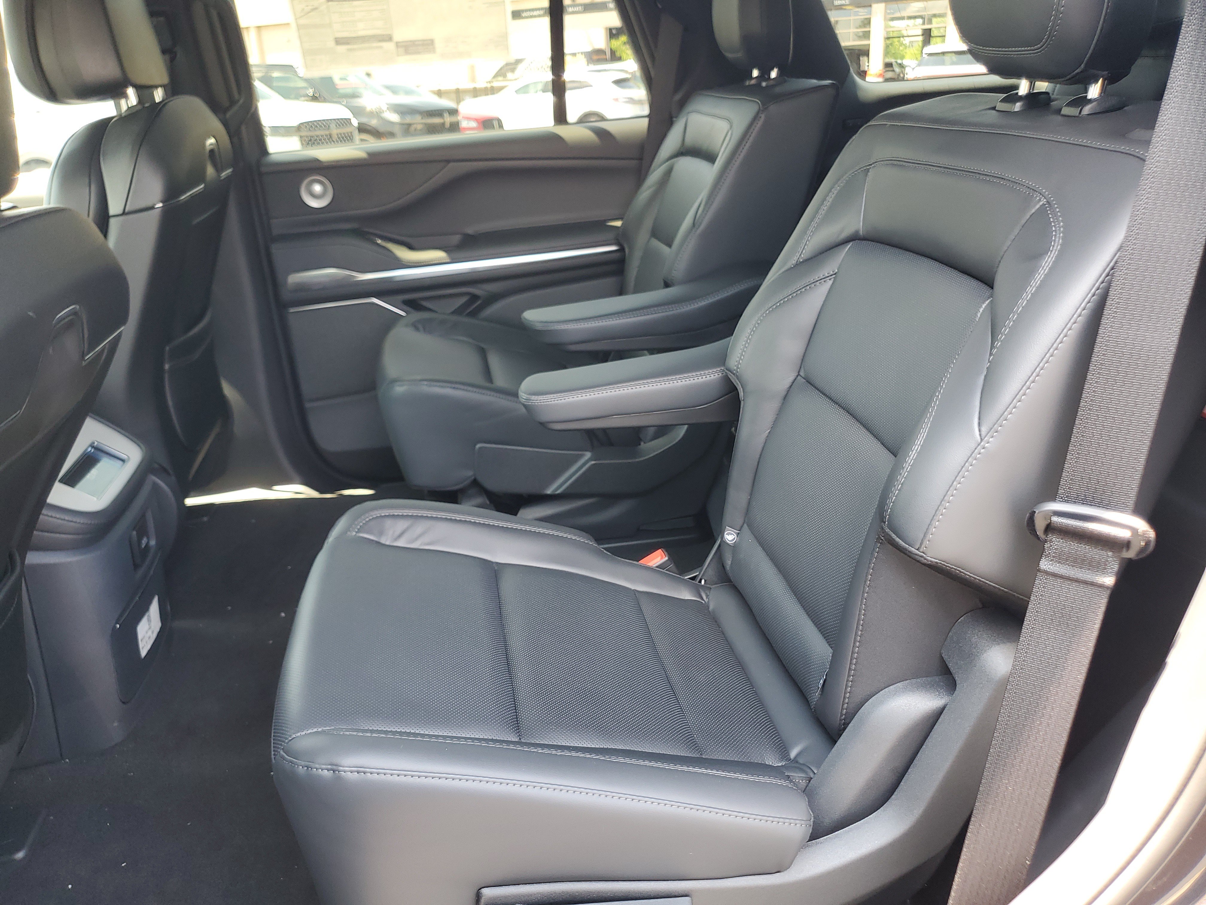 New 2027 Lincoln Navigator Reserve w/ Jet Appearance Package AWD/4WD image 29