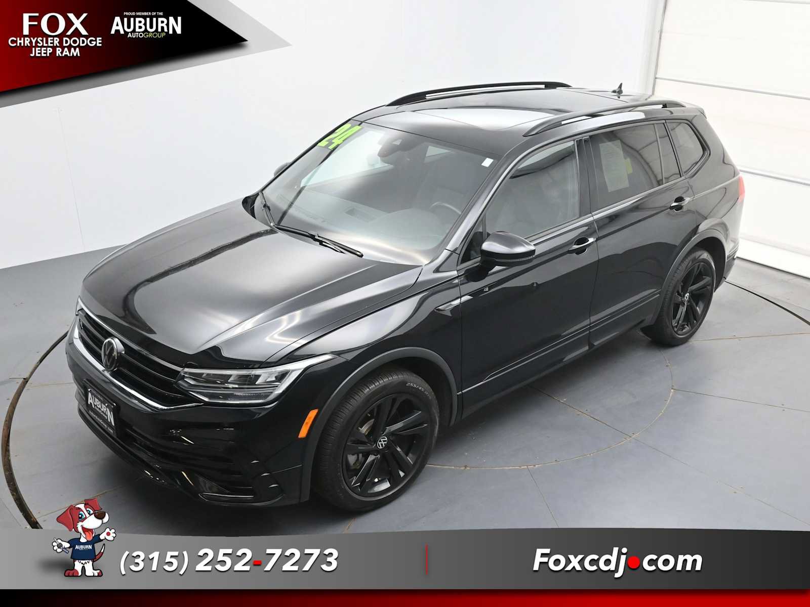 Used 2024 Volkswagen Tiguan SE R-Line AWD/4WD image 29