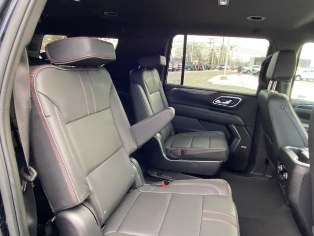 Used 2022 Chevrolet Suburban RST w/ Luxury Package AWD/4WD image 23