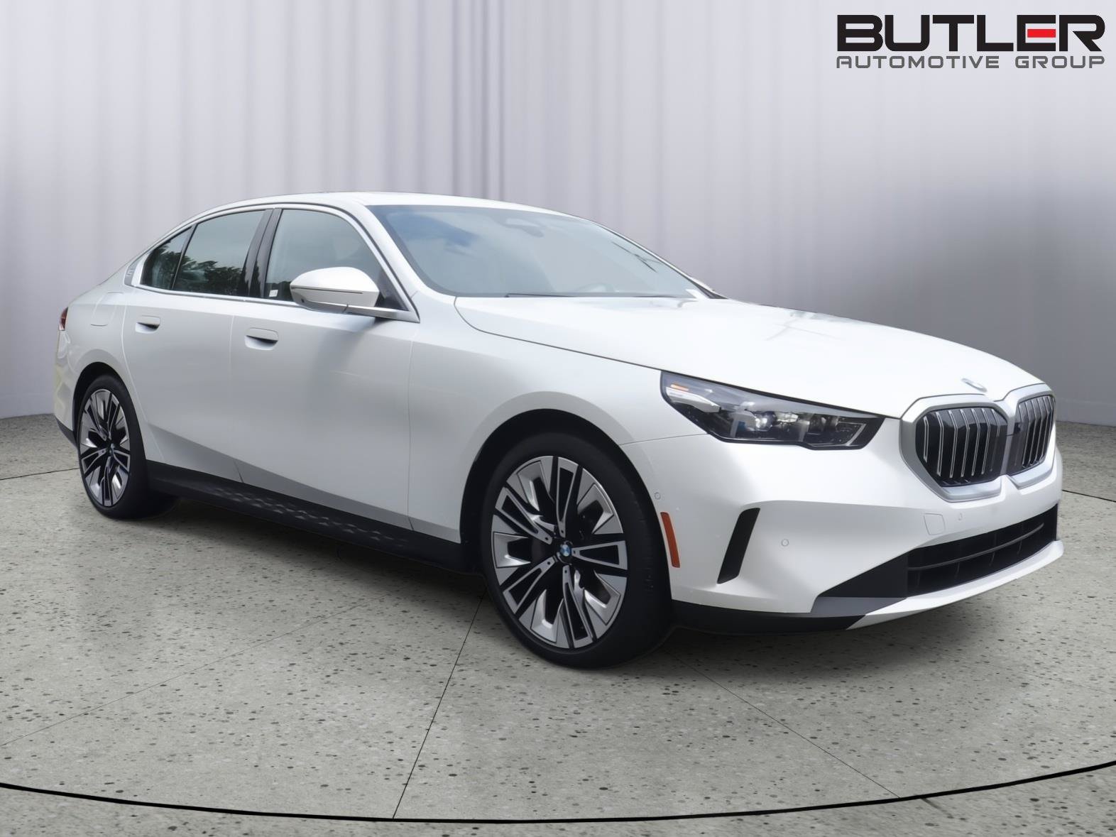 Used 2026 BMW 530i RWD image 4