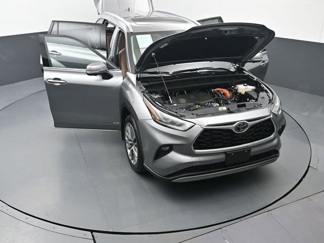 Certified 2025 Toyota Highlander XLE image 64