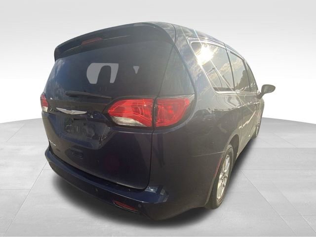 Used 2017 Chrysler Pacifica Touring image 11