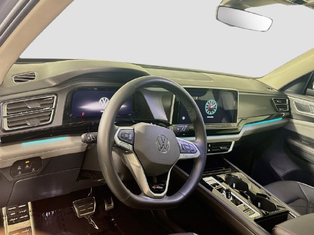 Certified 2024 Volkswagen Atlas Peak Edition SE AWD/4WD image 9