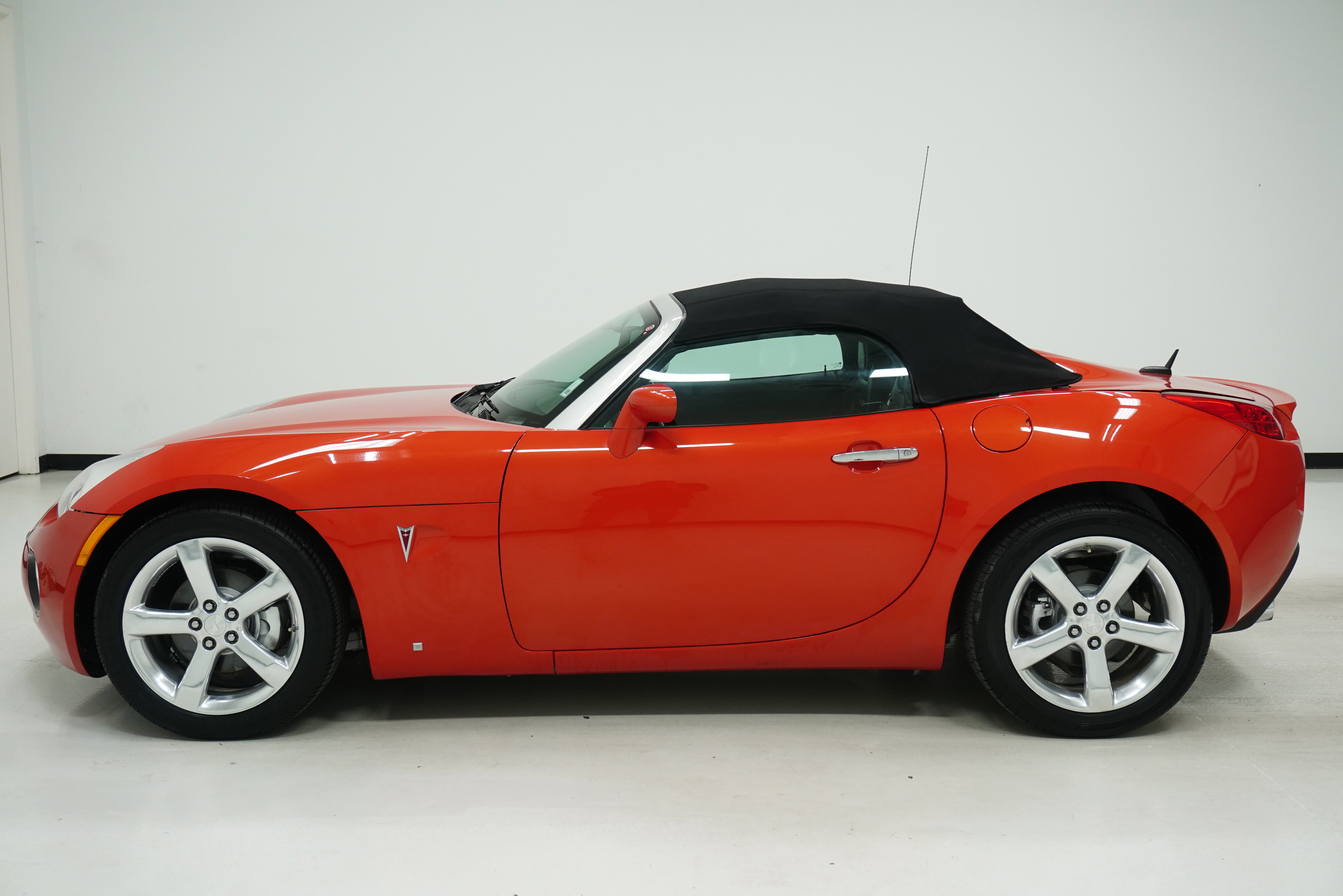 Used 2008 Pontiac Solstice GXP w/ Premium Package image 7