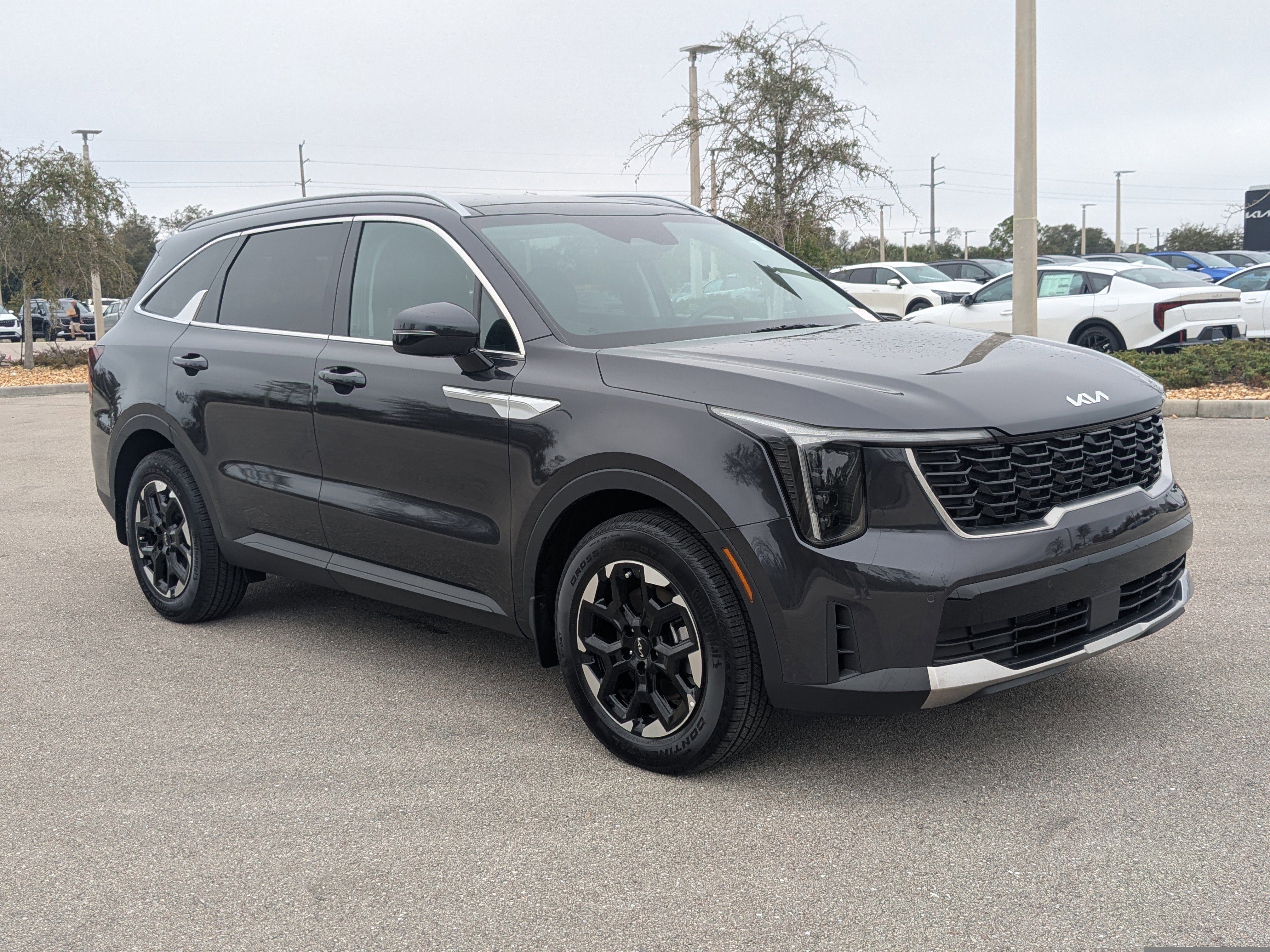 Certified 2025 Kia Sorento S w/ Panoramic Sunroof Package image 2