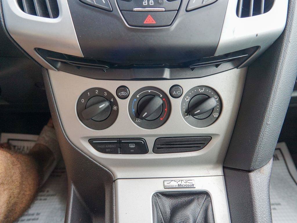Used 2013 Ford Focus SE FWD image 21