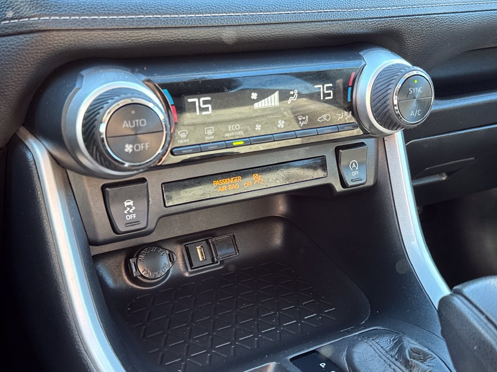 Used 2021 Toyota RAV4 XLE w/ Convenience Package AWD/4WD image 24