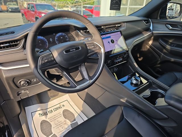 Used 2025 Jeep Grand Cherokee L Limited w/ Black Appearance Package image 15