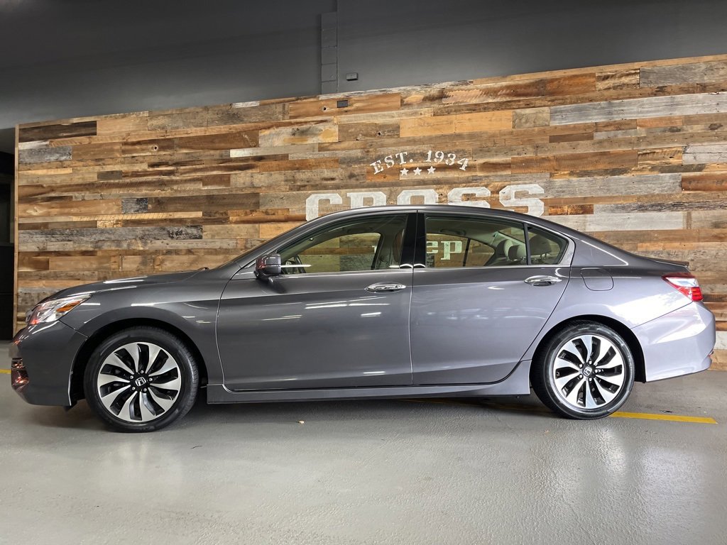 Used 2017 Honda Accord Touring image 16
