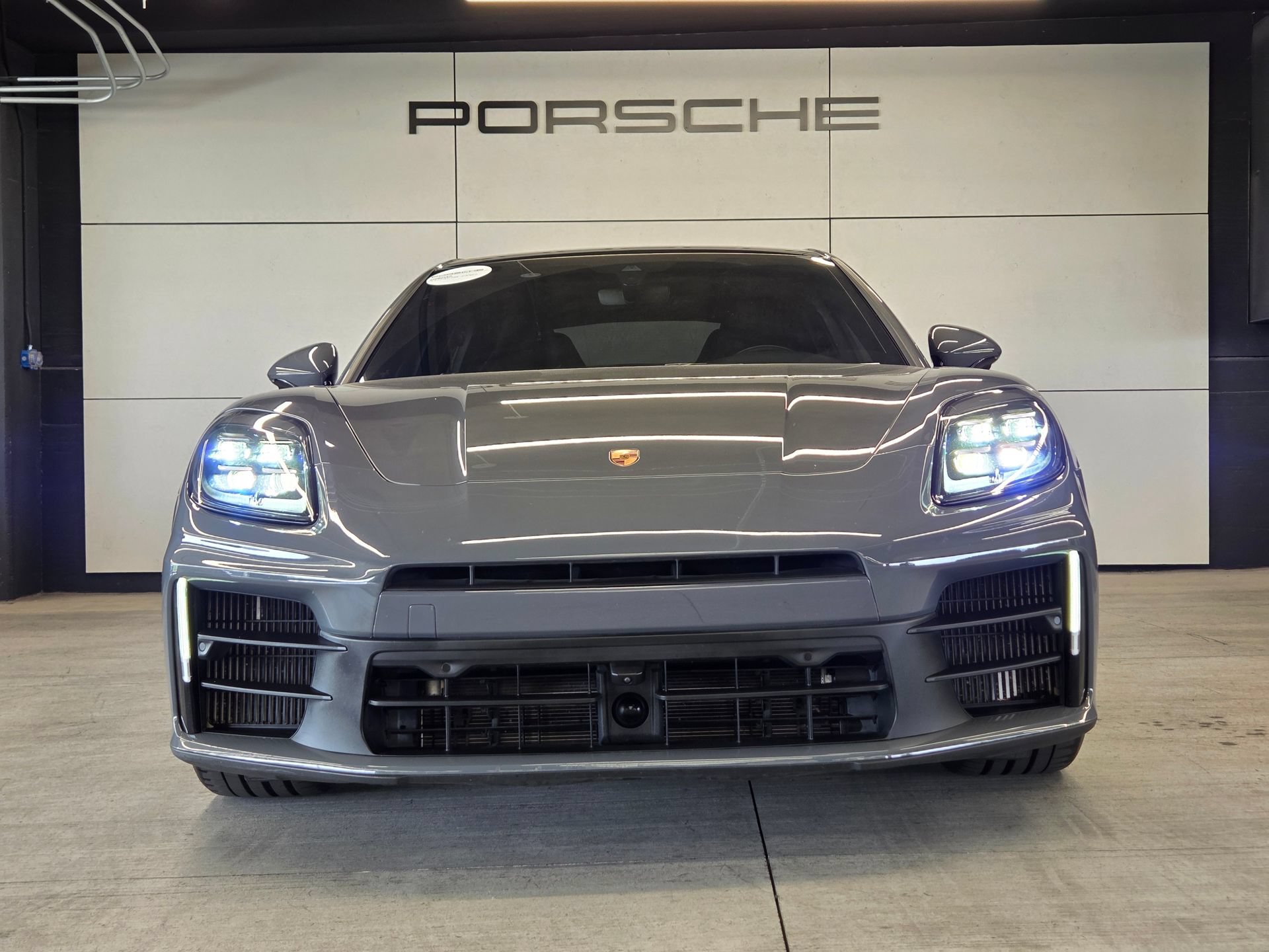 Certified 2025 Porsche Panamera image 29