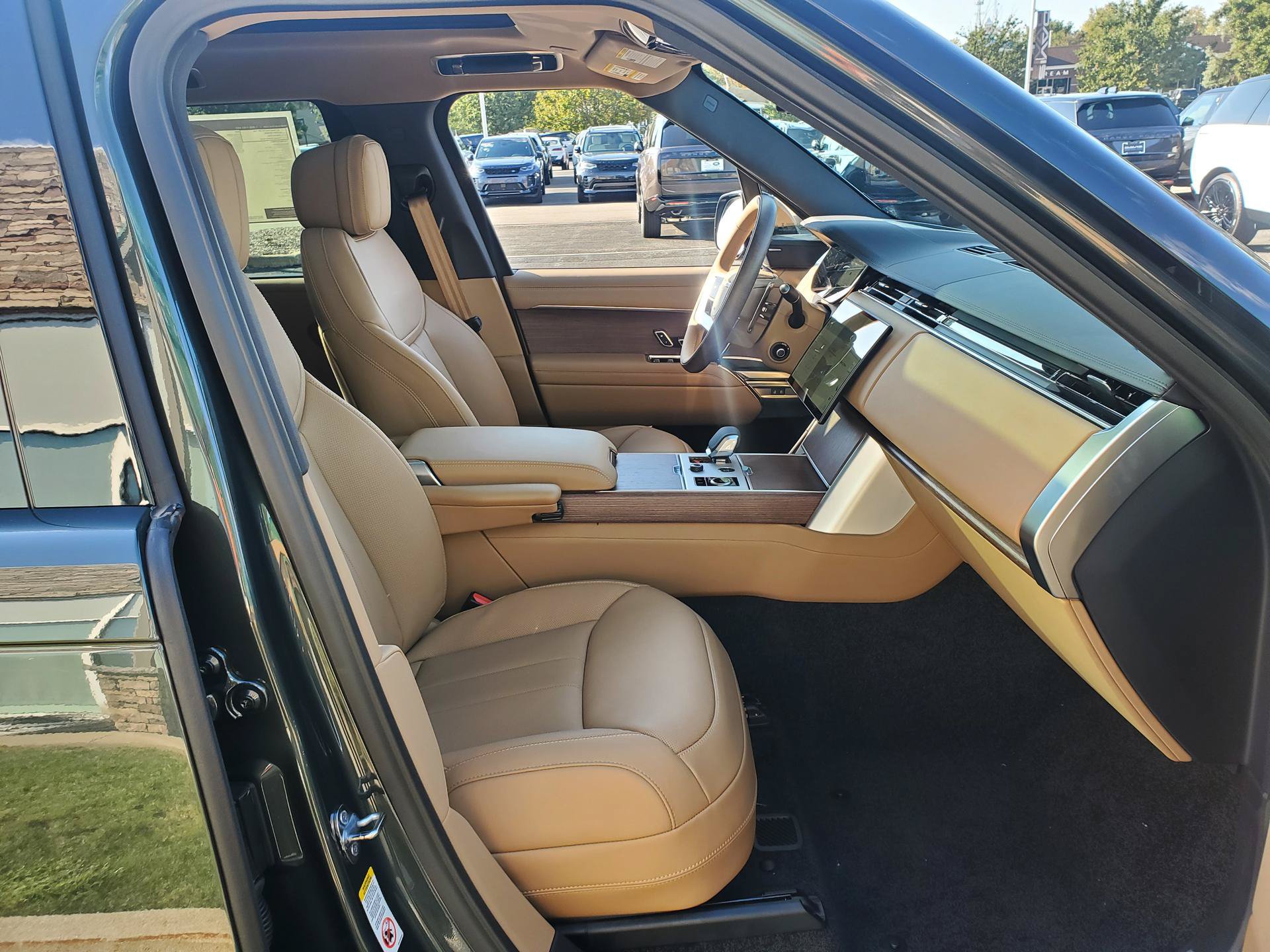 New 2027 Land Rover Range Rover Long Wheelbase SE AWD/4WD image 19