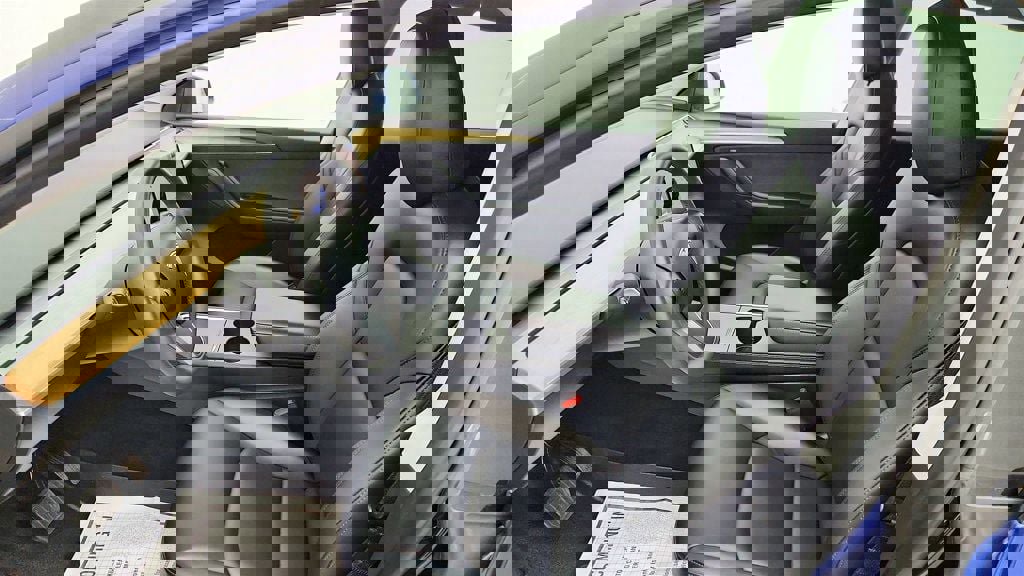 Used 2023 Tesla Model Y AWD image 25