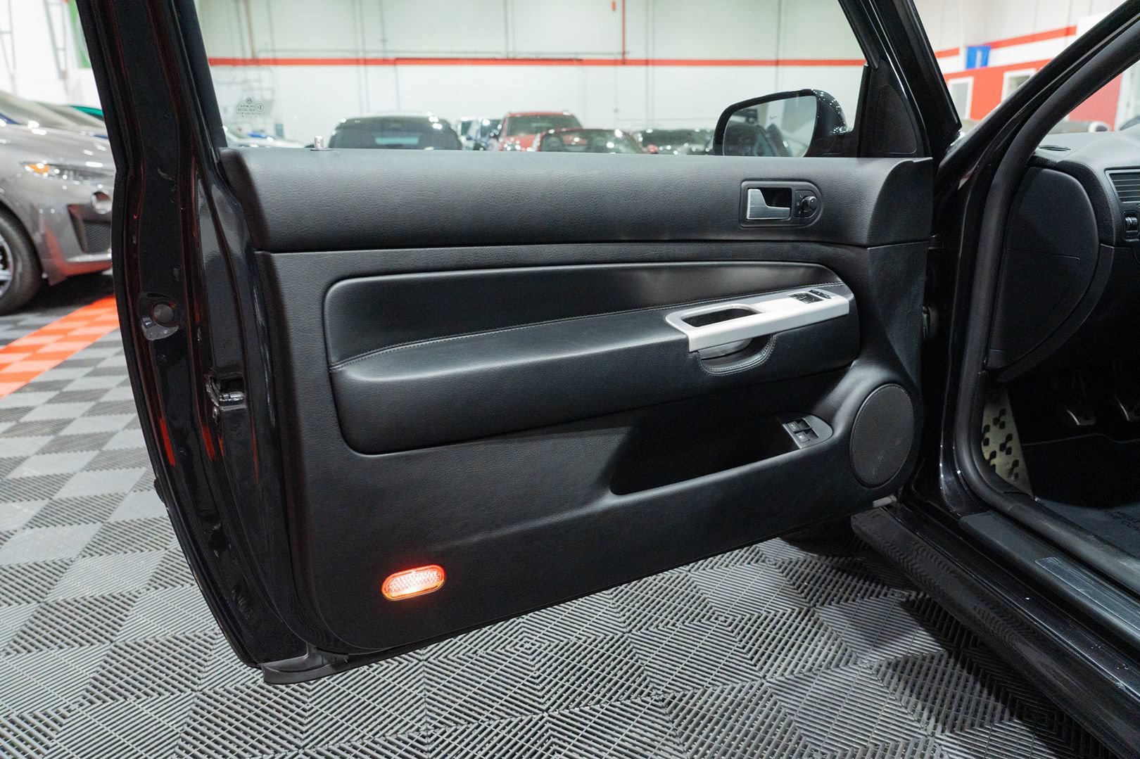 Used 2004 Volkswagen R32 AWD/4WD image 18