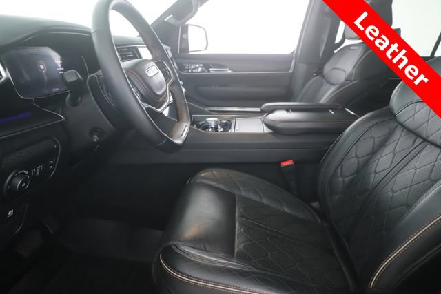 Used 2025 Jeep Grand Wagoneer L Series III w/ Rear Seat Video Group 1 AWD/4WD image 17