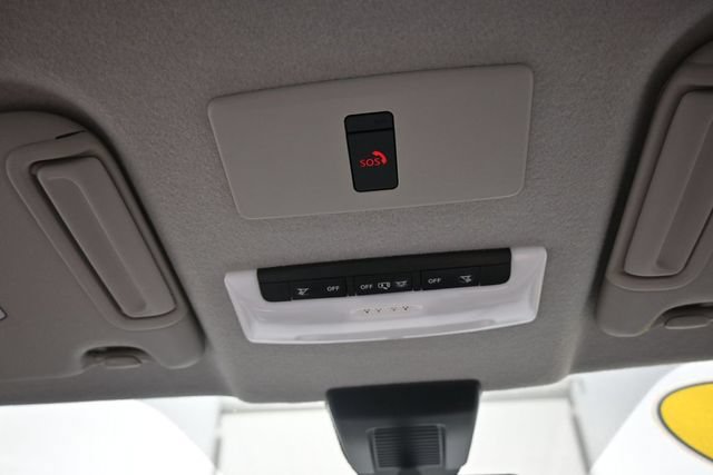 Used 2023 Nissan Kicks SR w/ SR Premium Package FWD image 12