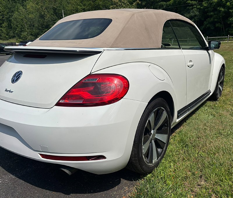 Used 2013 Volkswagen Beetle 2.0T image 6