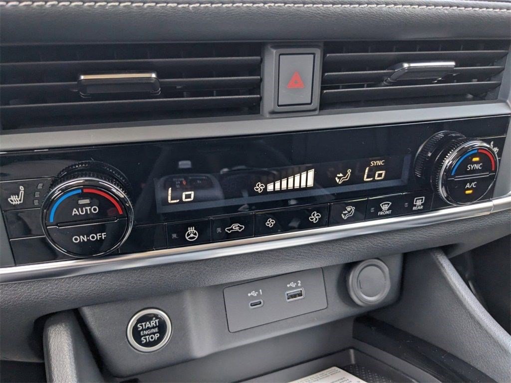 Used 2023 Nissan Rogue SV w/ SV Premium B Package image 15