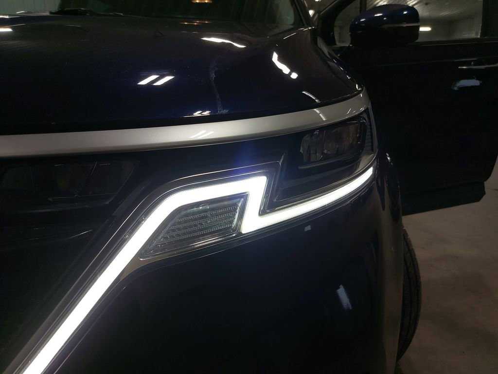 Used 2023 Kia Carnival LX image 31