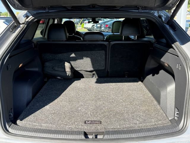 Used 2023 Volkswagen Atlas Cross Sport SEL R-Line AWD/4WD image 18