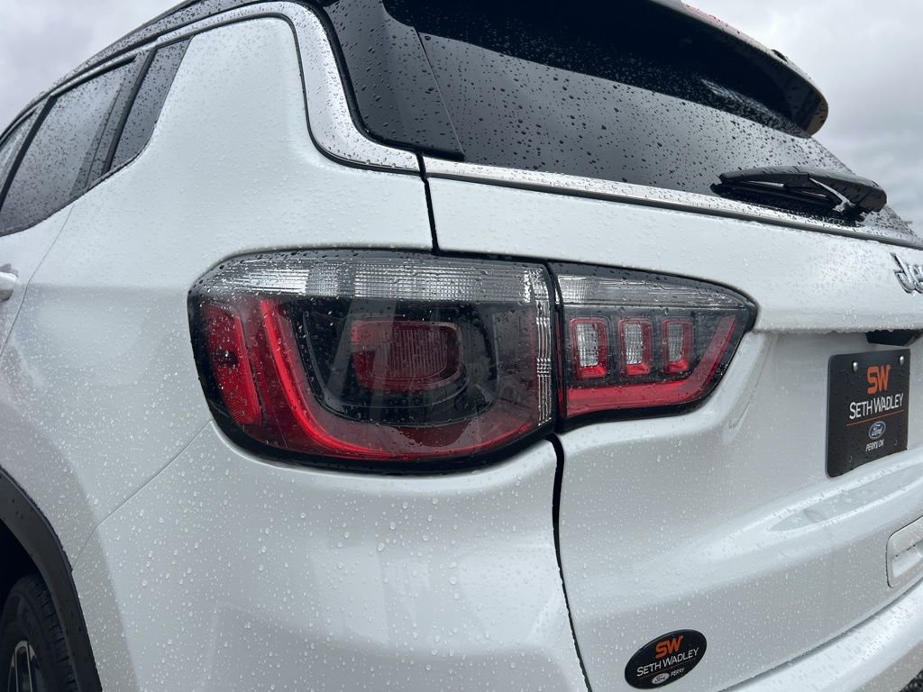 Used 2025 Jeep Compass Limited image 5