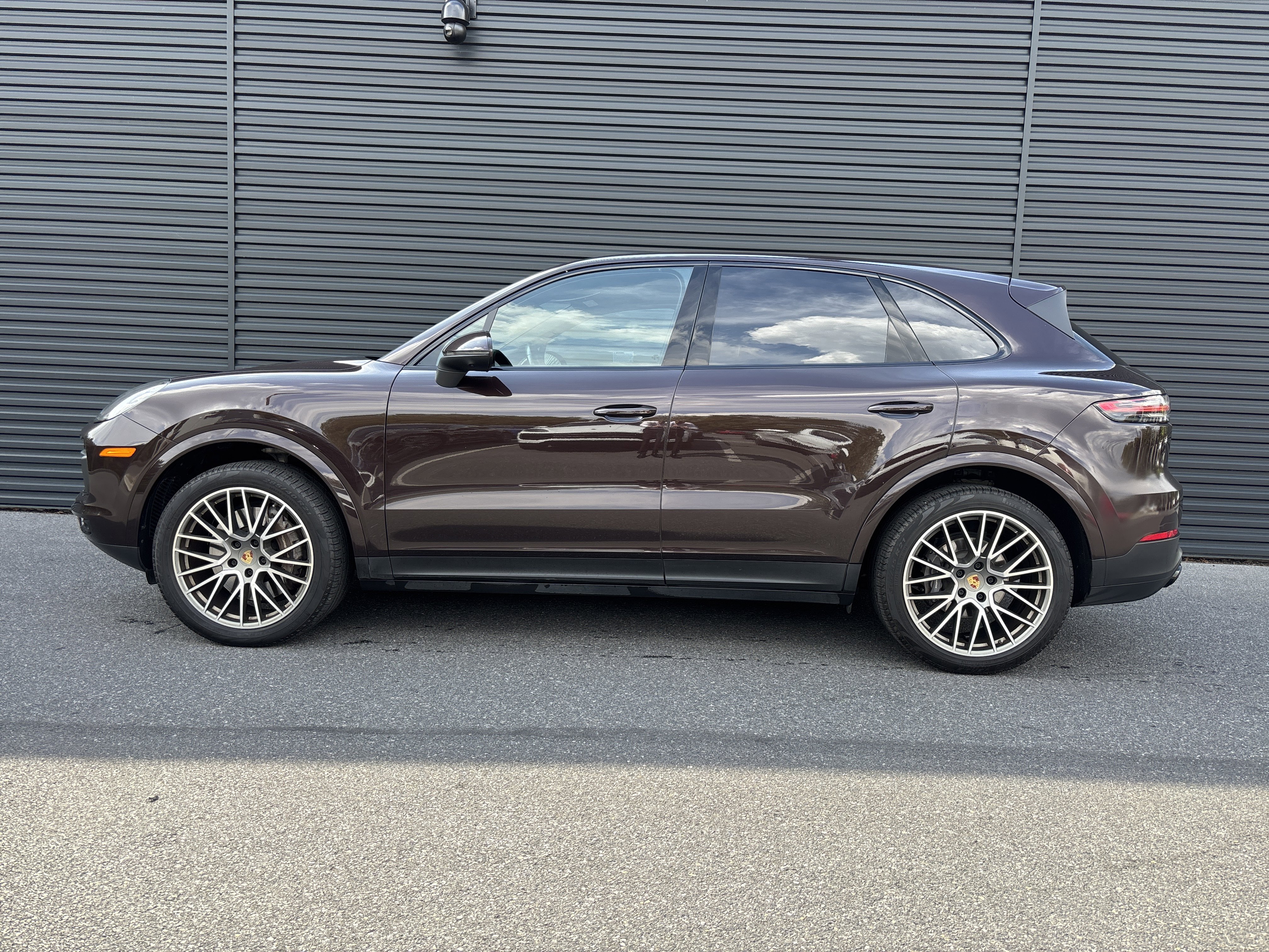 Used 2022 Porsche Cayenne Platinum Edition image 2
