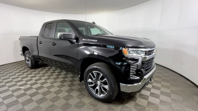 Used 2022 Chevrolet Silverado 1500 LT AWD/4WD image 3