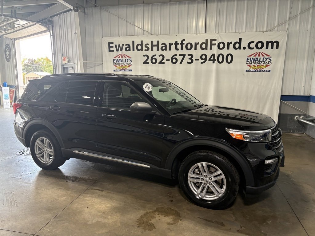 Used 2022 Ford Explorer XLT w/ Equipment Group 202A image 2