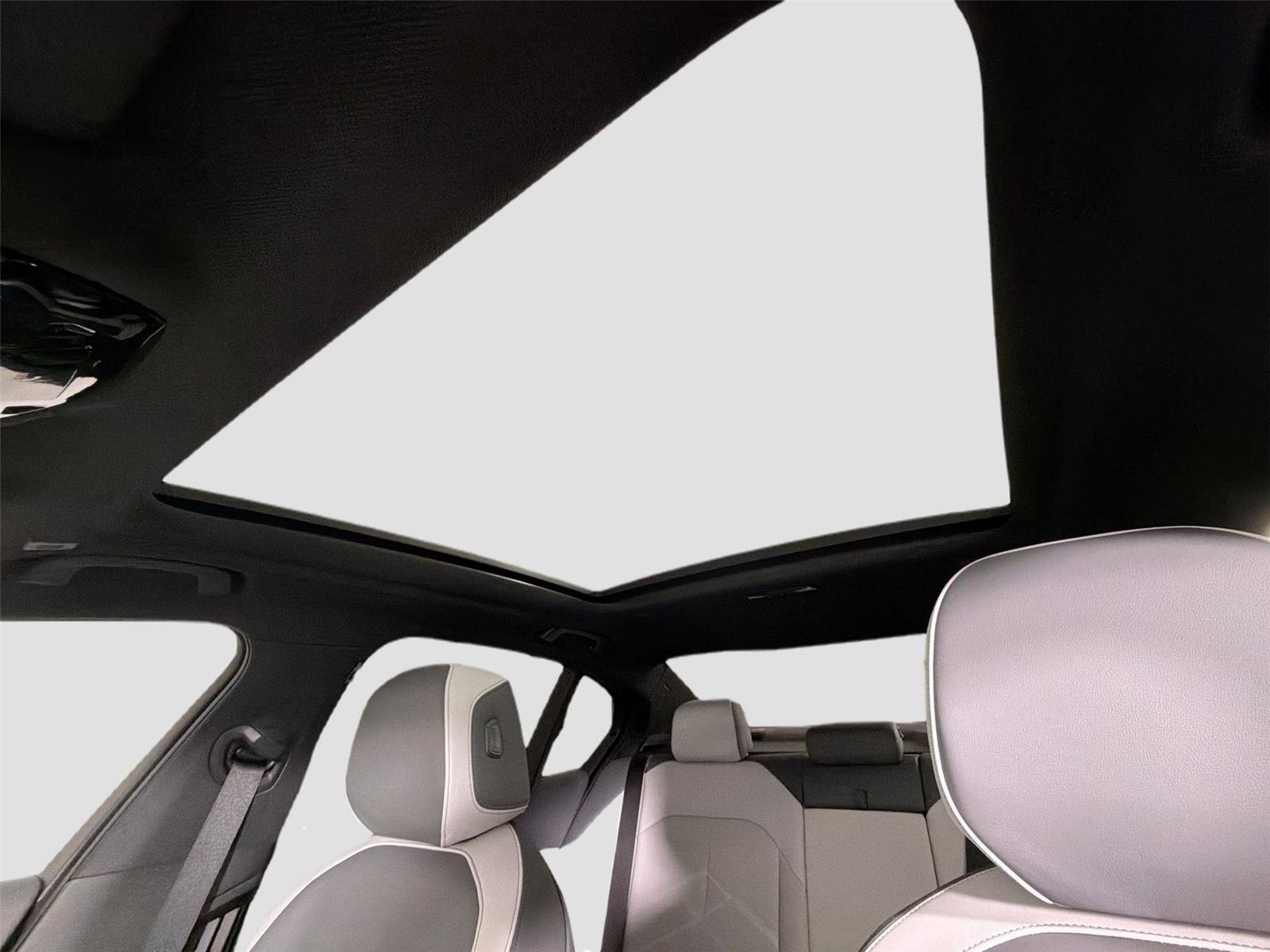 New 2026 BMW 550e xDrive w/ Executive Package image 22