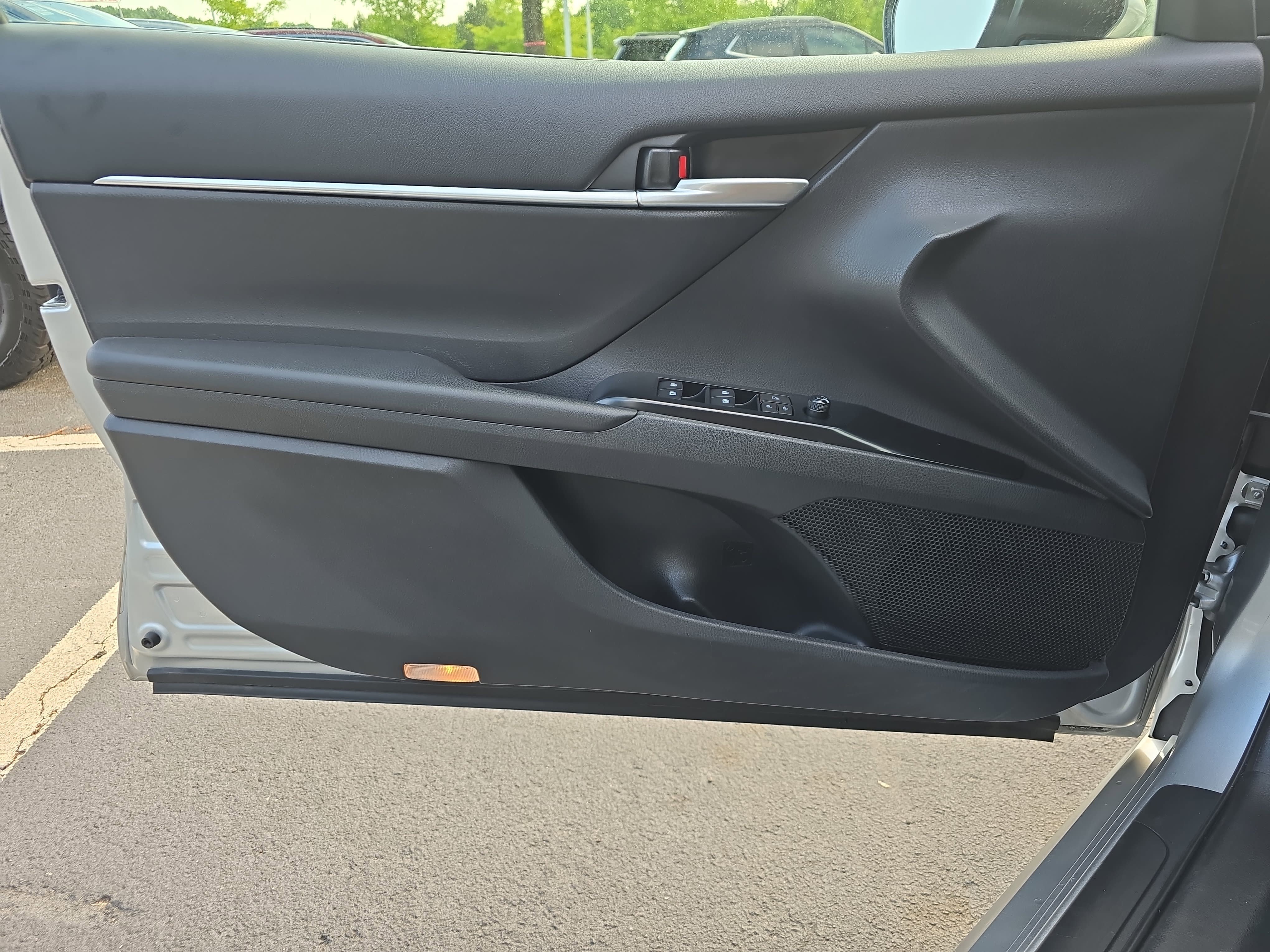 Used 2018 Toyota Camry SE FWD image 22