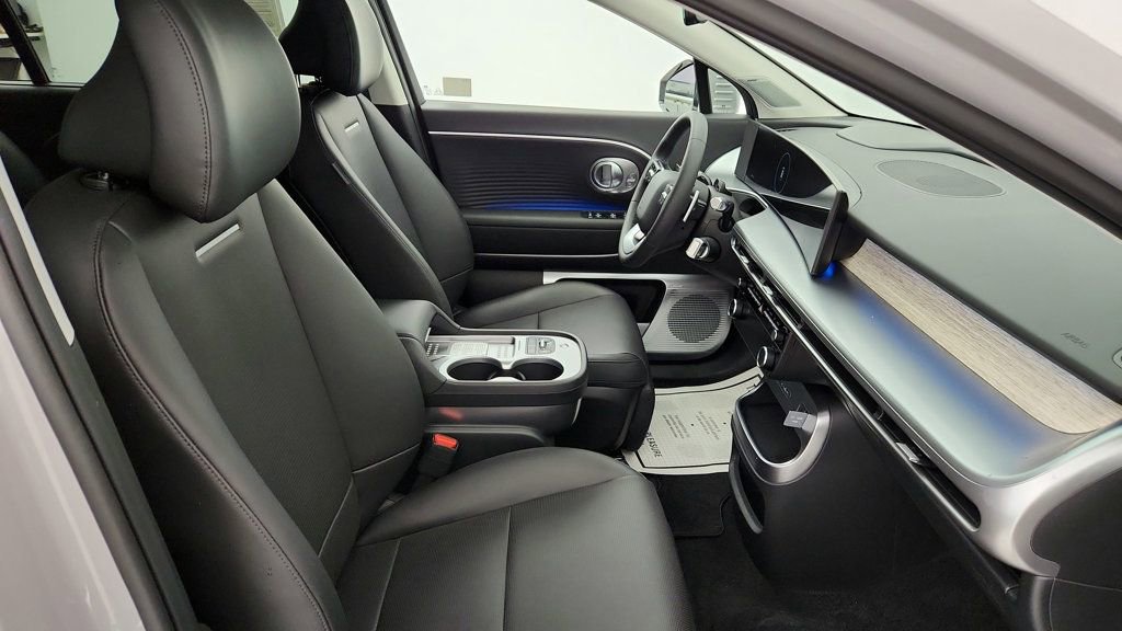 Used 2026 Hyundai Ioniq 9 Limited image 25