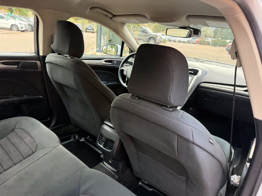 Used 2020 Ford Fusion SE FWD image 24