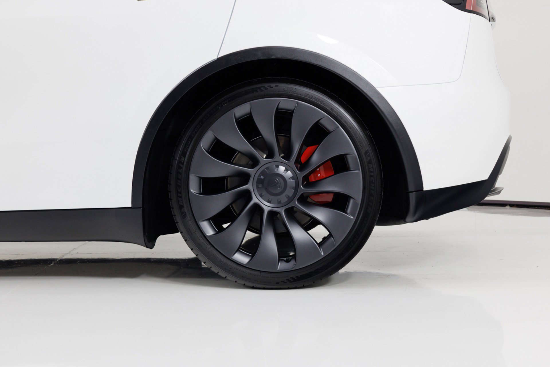 Used 2023 Tesla Model Y Performance AWD/4WD image 10