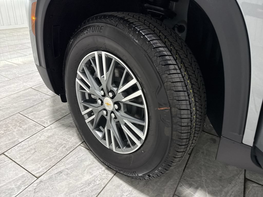 New 2027 Chevrolet Traverse LT w/ Driver Confidence Package FWD image 34