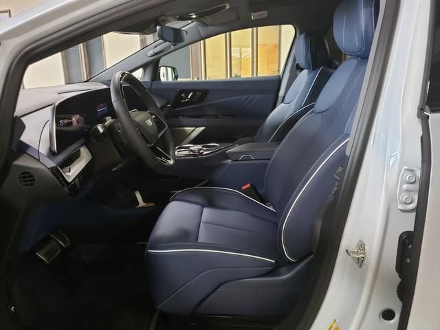 New 2027 Cadillac Optiq Premium Luxury w/ LPO, Floor Liner Package AWD/4WD image 10