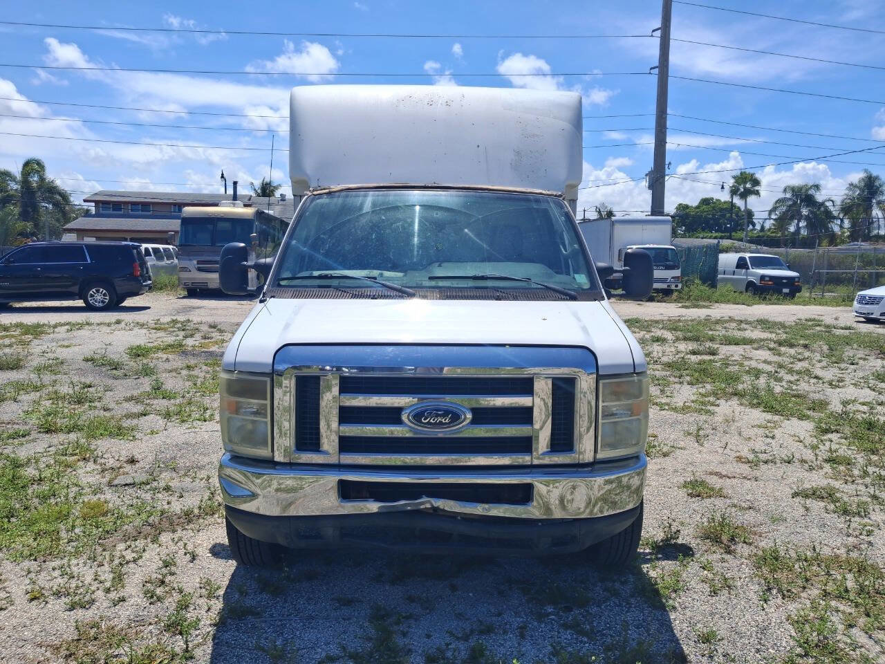 Used 2009 Ford E-350 and Econoline 350 Super Duty RWD image 2