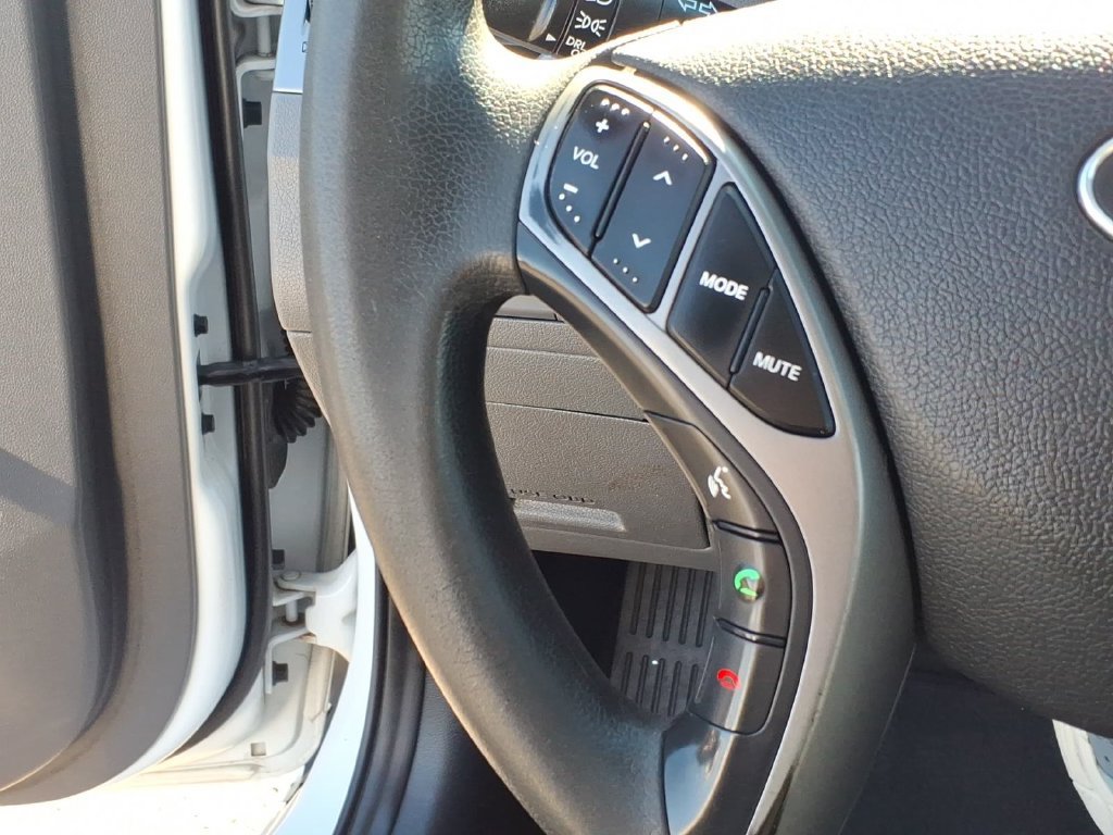 Used 2015 Hyundai Elantra SE w/ Option Group 02 FWD image 12