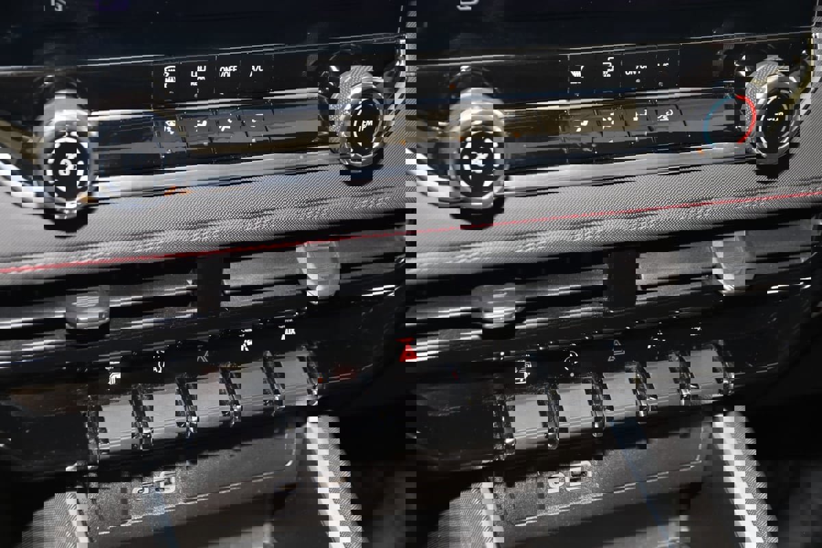 Used 2023 Chevrolet Colorado Z71 image 34