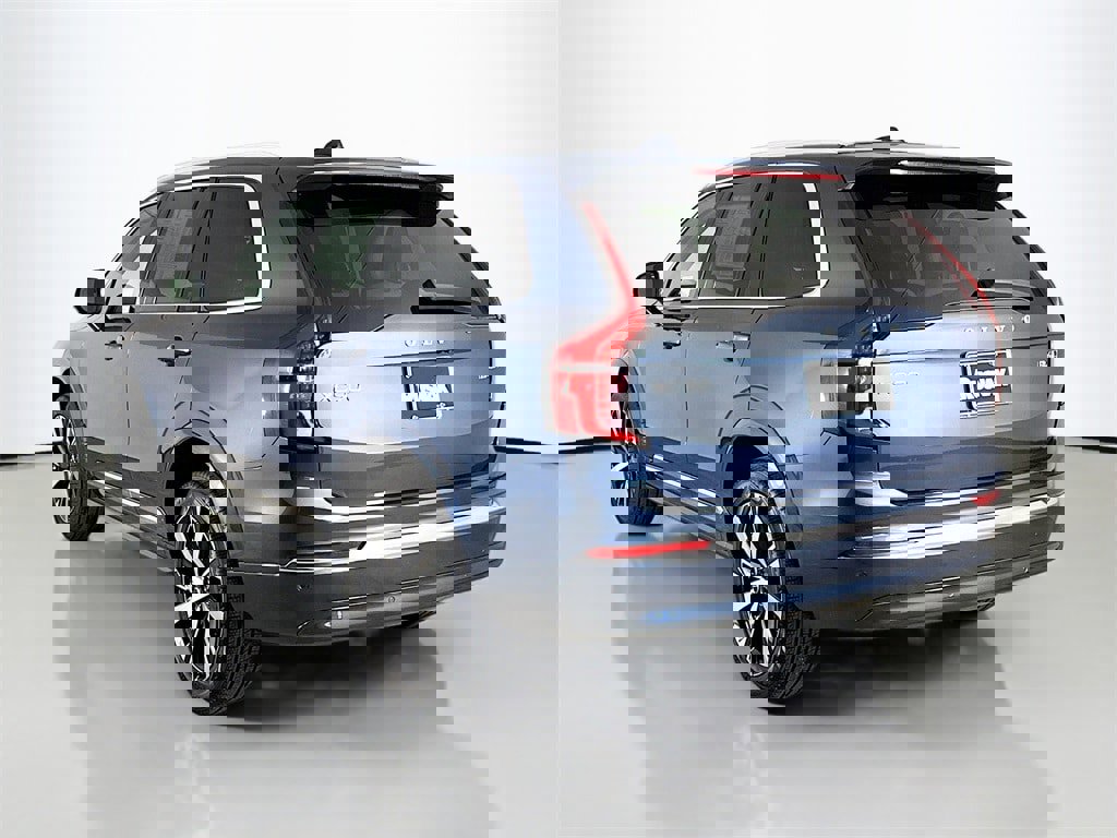 Certified 2026 Volvo XC90 B6 Core image 5