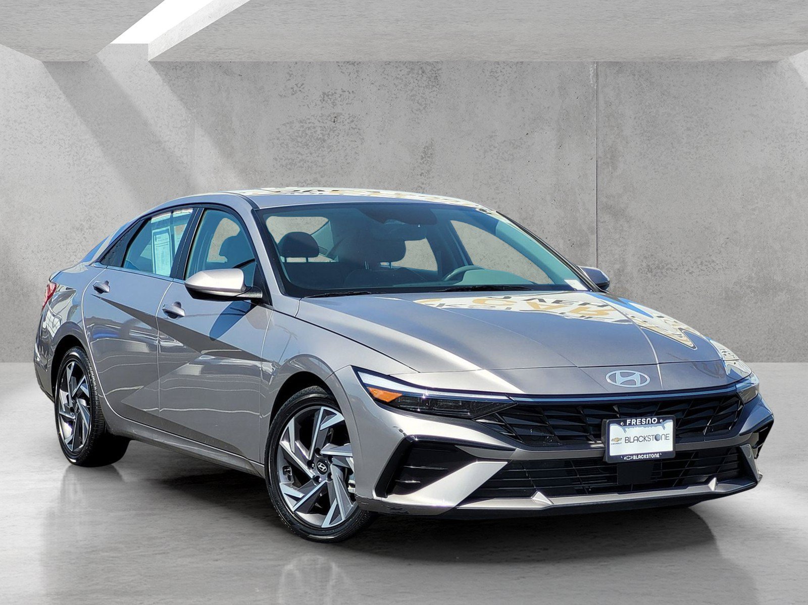 Used 2025 Hyundai Elantra SEL FWD image 2