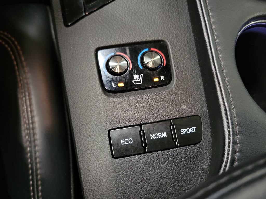 Used 2018 Toyota Avalon Limited w/ All Weather Liner Package FWD image 20