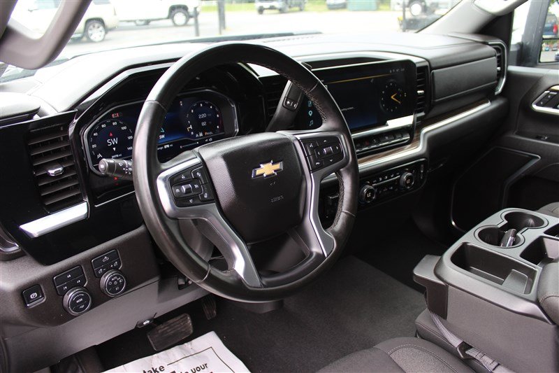 Used 2025 Chevrolet Silverado 2500 LT w/ Convenience Package AWD/4WD image 12