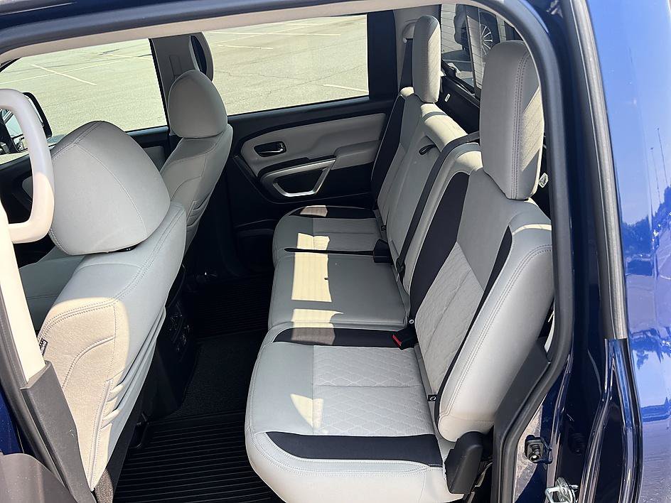 Used 2020 Nissan Titan SV w/ SV Convenience Package RWD image 14