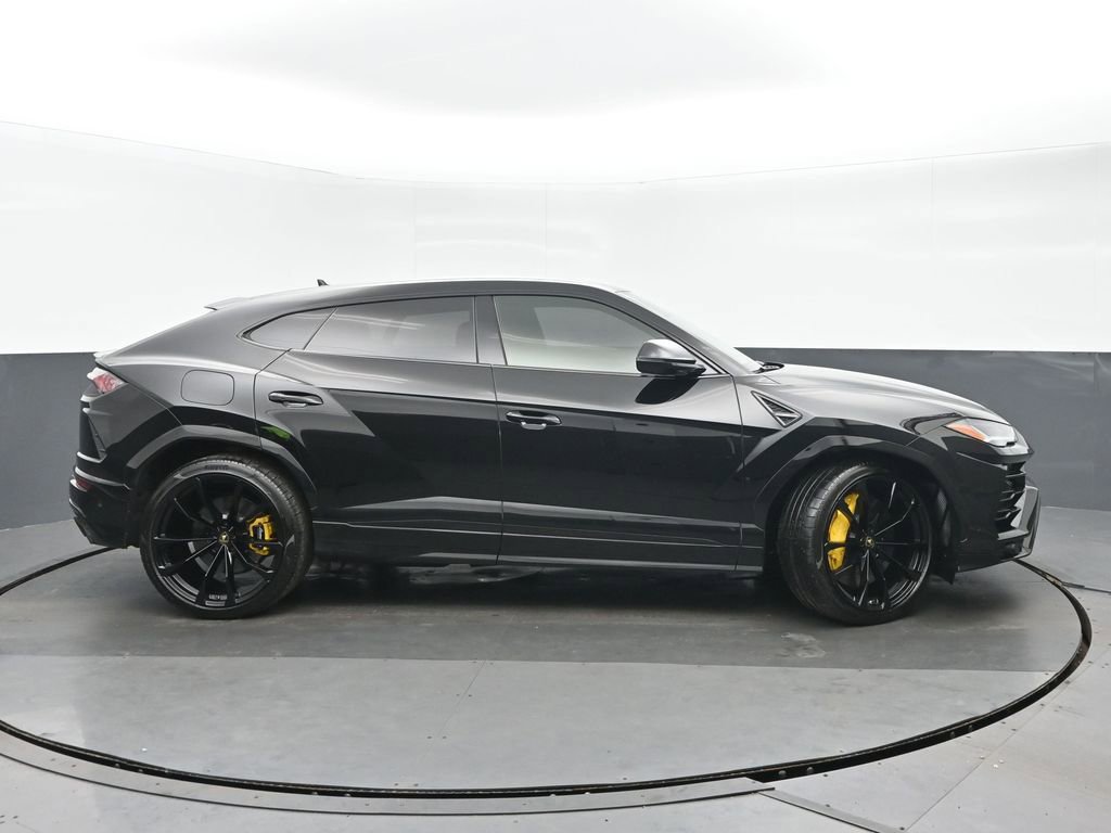 Used 2019 Lamborghini Urus image 2