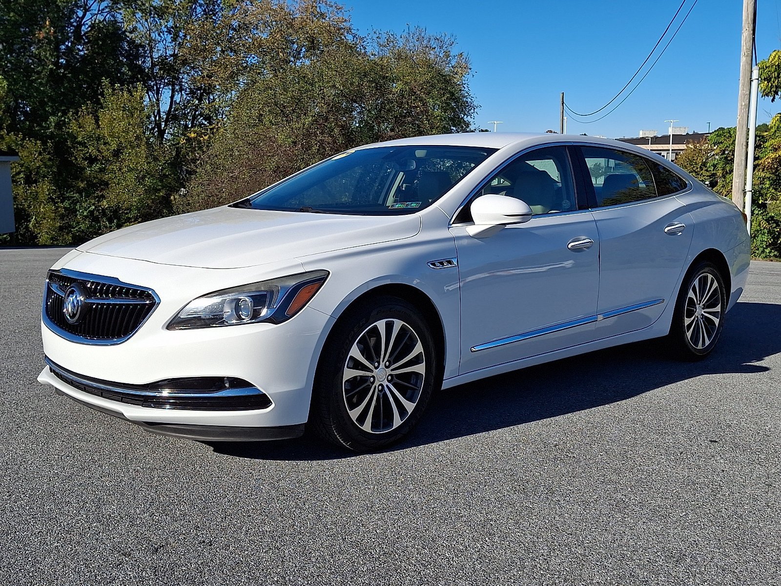 Used 2017 Buick LaCrosse Preferred FWD image 3