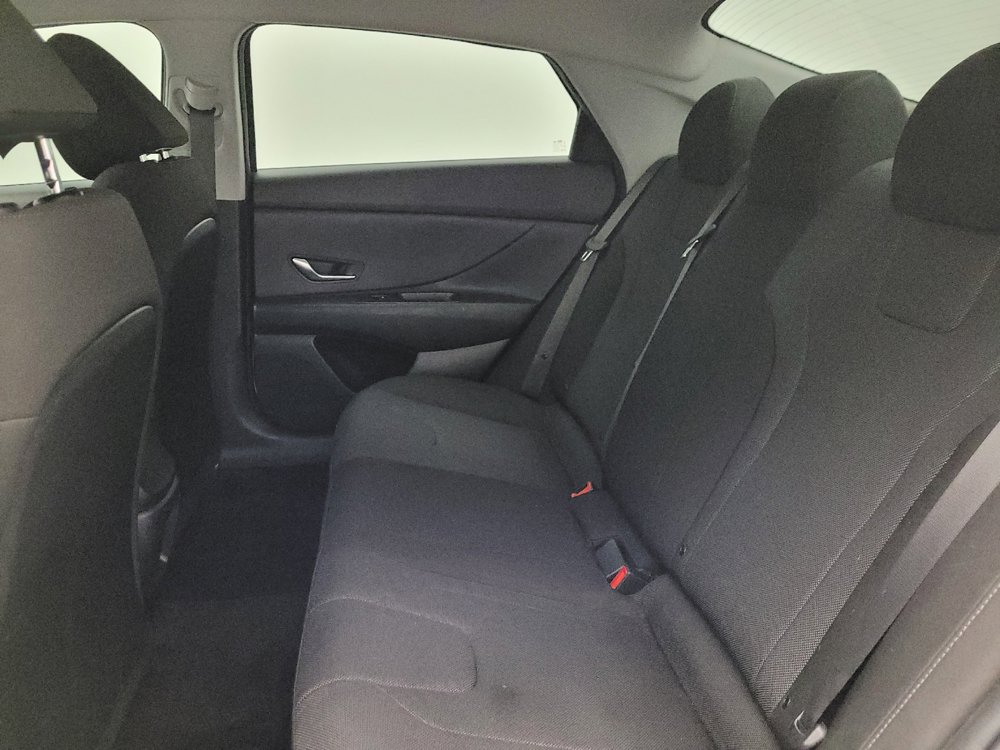 Used 2025 Hyundai Elantra SE FWD image 18