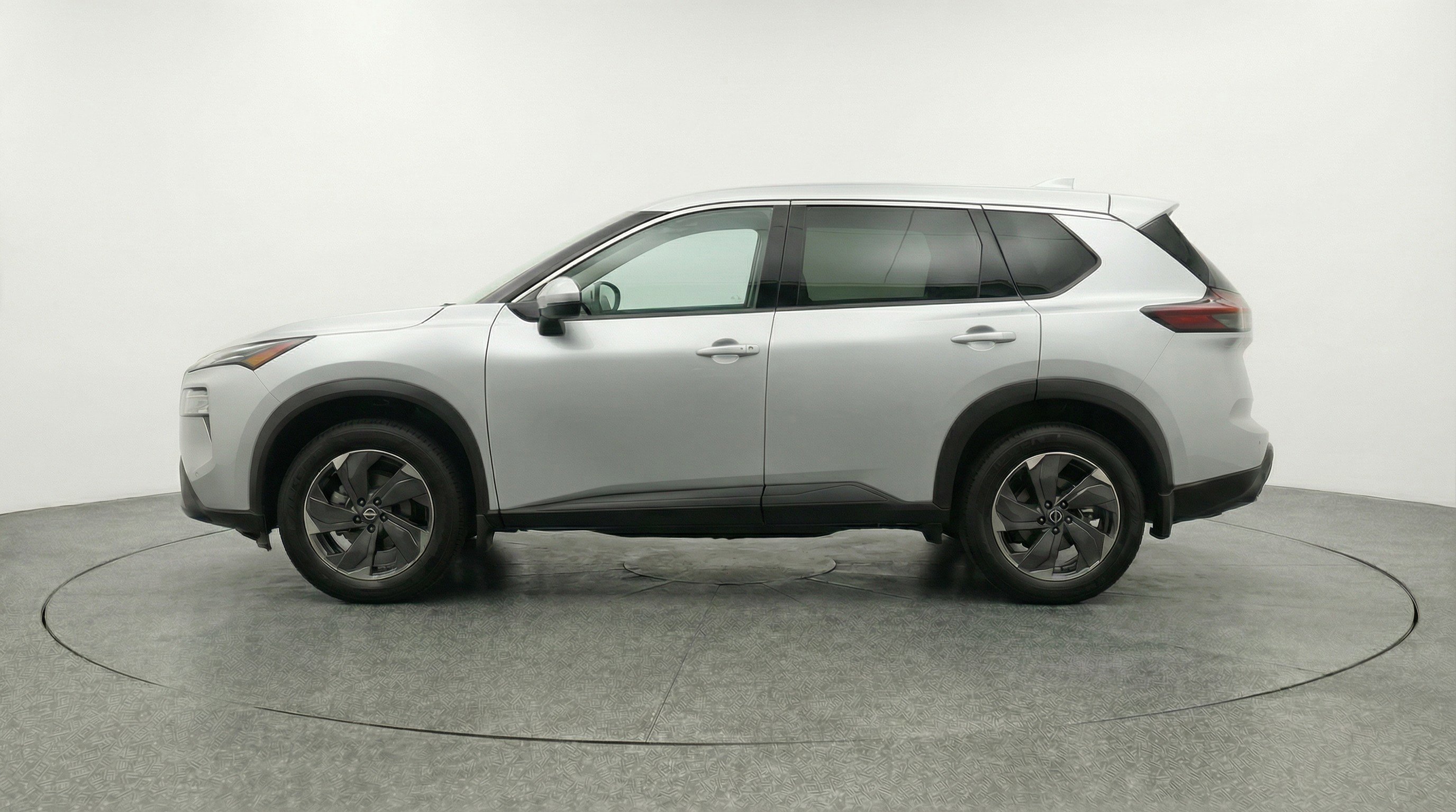 Used 2025 Nissan Rogue SV image 5