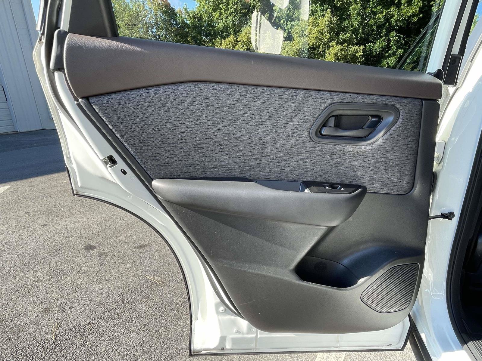 Used 2023 Nissan Rogue S AWD/4WD image 13