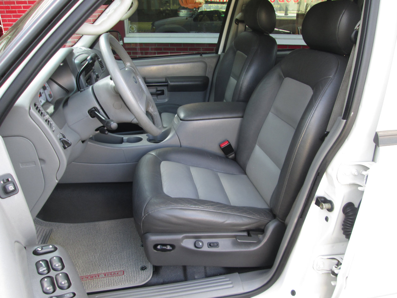 Used 2003 Ford Explorer Sport Trac XLT image 3