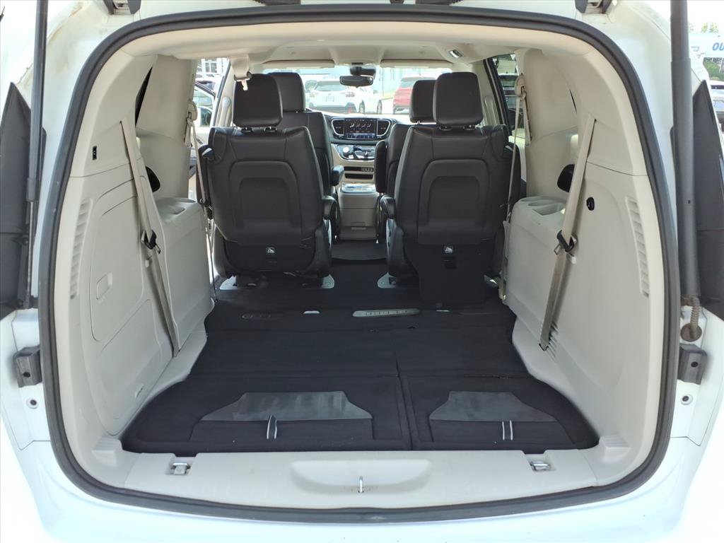 Used 2024 Chrysler Pacifica Limited FWD image 14