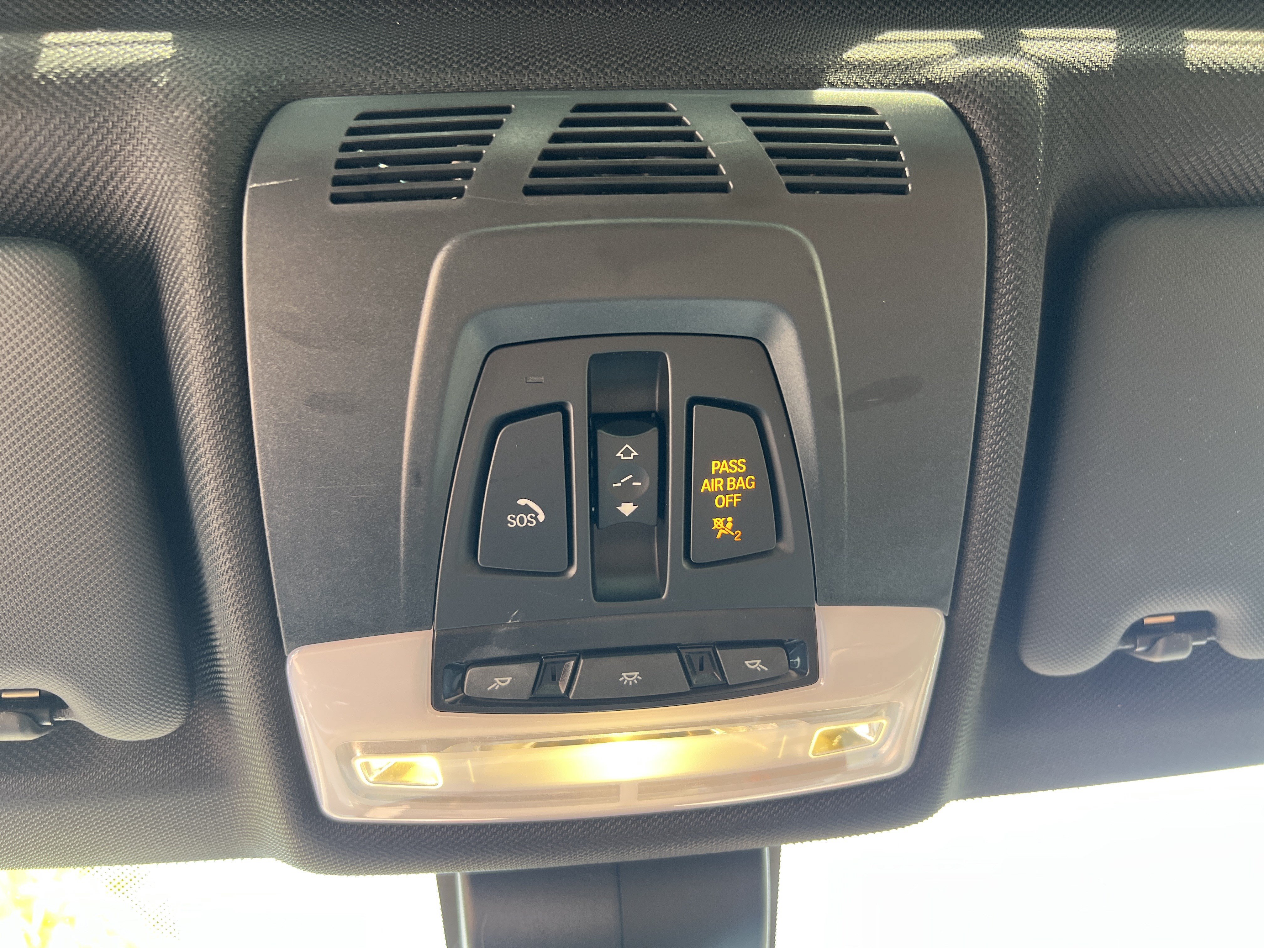 Used 2018 BMW 330i Sedan w/ M Sport Package RWD image 40